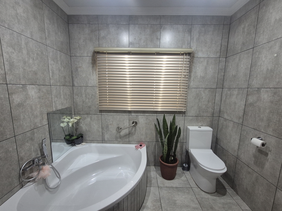 4 Bedroom Property for Sale in Wolmaransstad North West